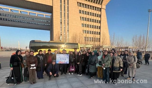 乌兹别克斯坦游客入境，霍尔果斯旅游开启新篇，霍尔果斯：迎接国际游客，释放旅游魅力