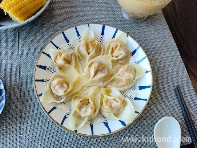 春日超简单早餐，开启惬意春游时光，春日早餐秘籍：一锅蒸出的美味与健康