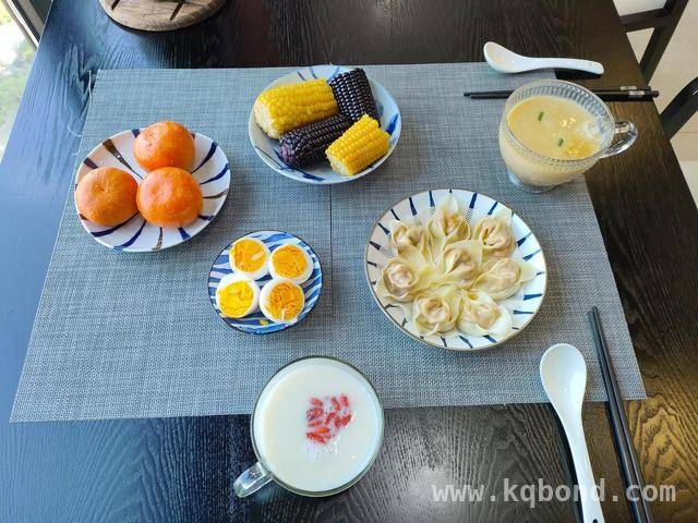 春日超简单早餐，开启惬意春游时光，春日早餐秘籍：一锅蒸出的美味与健康