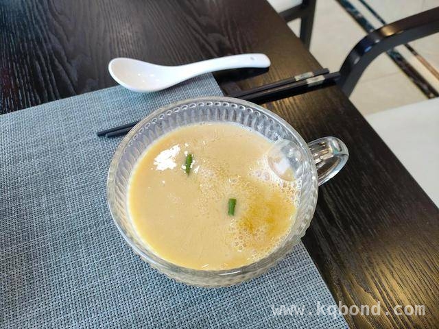 春日超简单早餐，开启惬意春游时光，春日早餐秘籍：一锅蒸出的美味与健康