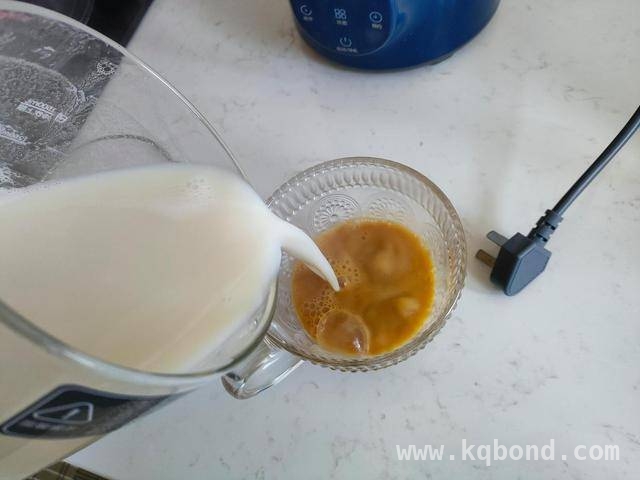 春日超简单早餐，开启惬意春游时光，春日早餐秘籍：一锅蒸出的美味与健康