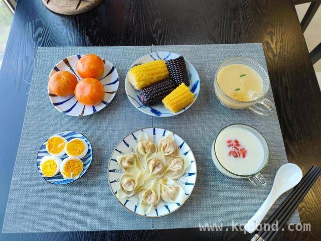 春日超简单早餐，开启惬意春游时光，春日早餐秘籍：一锅蒸出的美味与健康