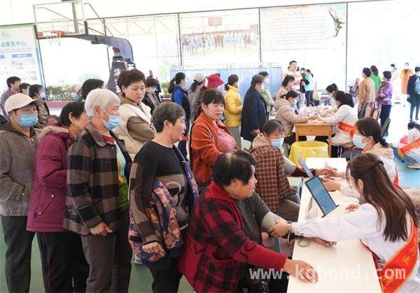 滨州市人民医院与魏桥创业集团携手，纺苑小区义诊暖人心，纺苑小区热闹非凡：滨州市人民医院联合魏桥创业集团开启义诊之旅