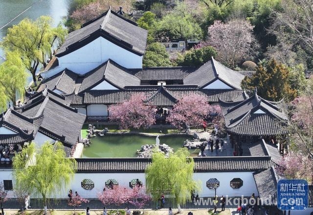 当古建遇上春光，解锁跨越时空的绝美邂逅，古建春日：开启一场穿越千年的浪漫之旅