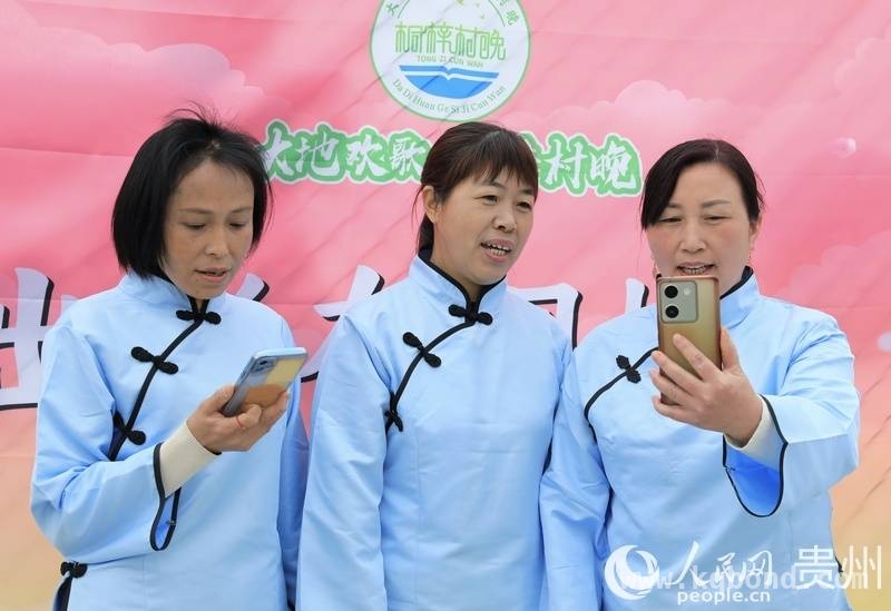 51岁农妇圆舞台梦，“村晚”绽放别样光彩