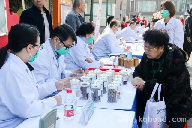 南桥镇侨法宣传：开启法治新征程，共筑侨界新未来，法治护航侨界，南桥奏响侨法宣传新乐章