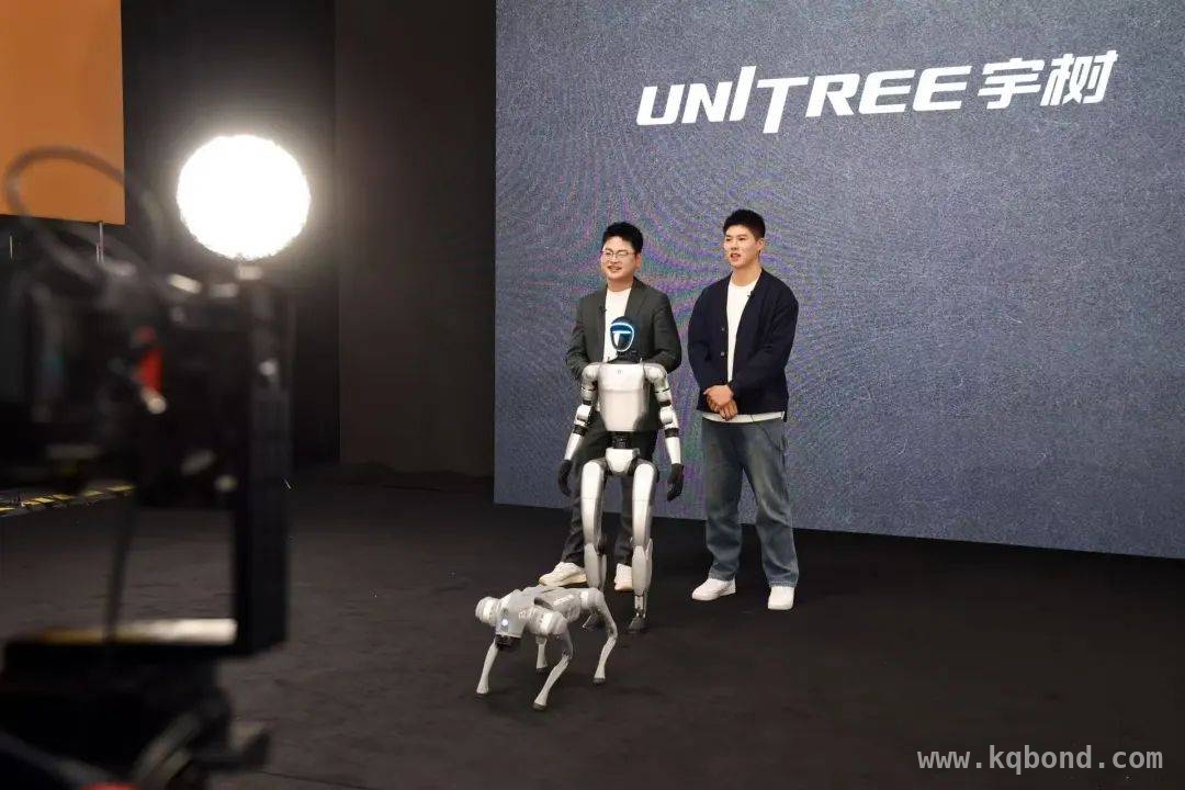 宇树机器人G1亮相，交个朋友直播注入科技新活力 科技与电商碰撞！宇树机器人携手交个朋友开启直播新篇